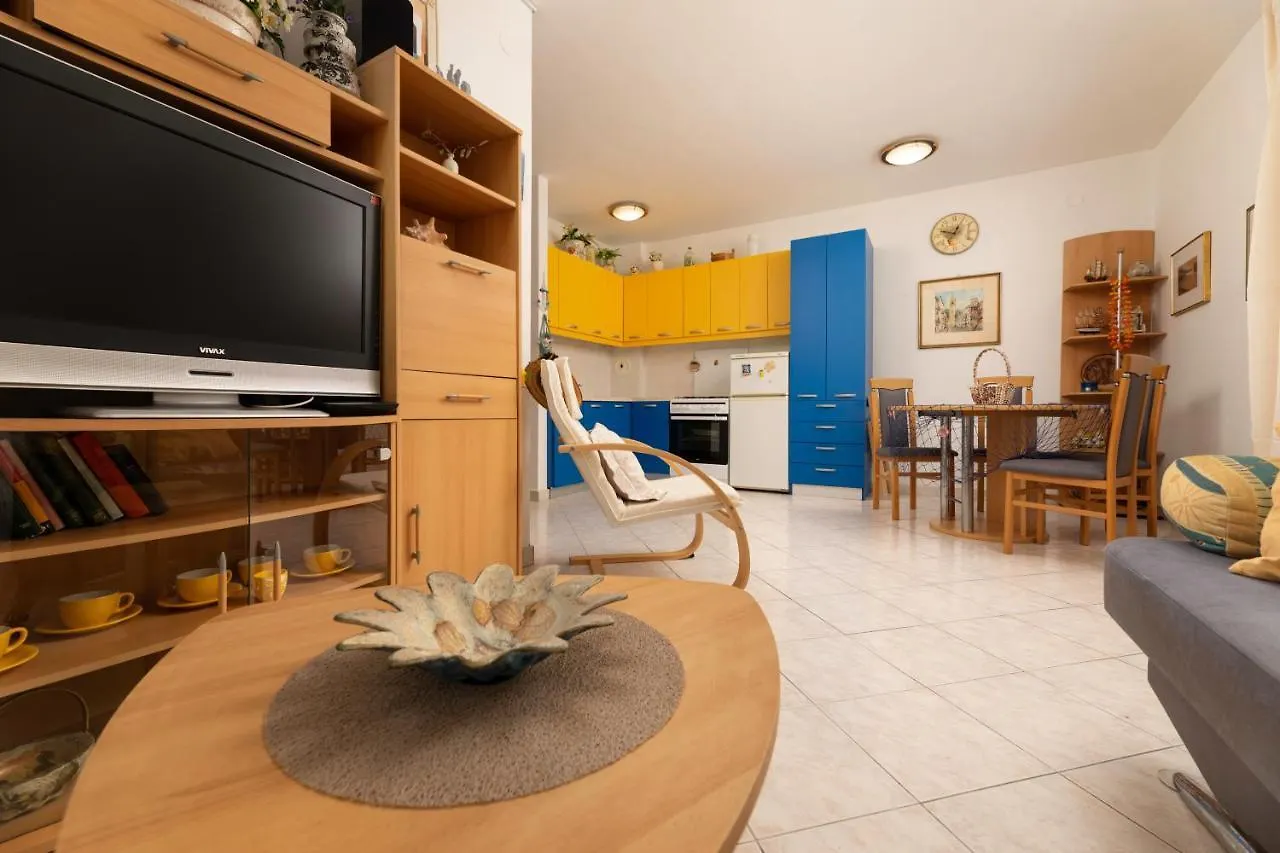 Apartment Lu By El-Pi Tours Malinska 0*,  Croatia